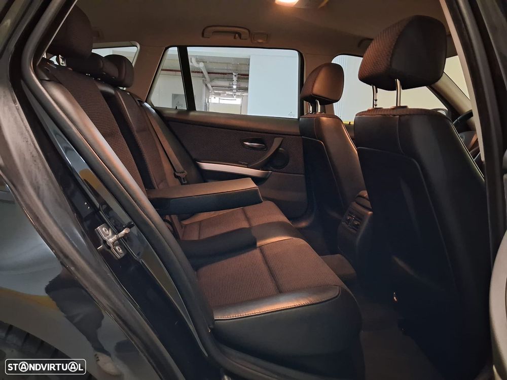 BMW 318 d Dynamic - 10