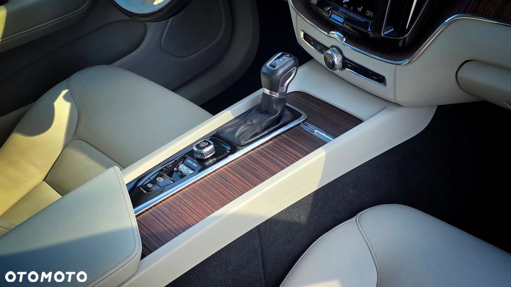 Volvo XC 60 T5 AWD Geartronic Momentum - 20