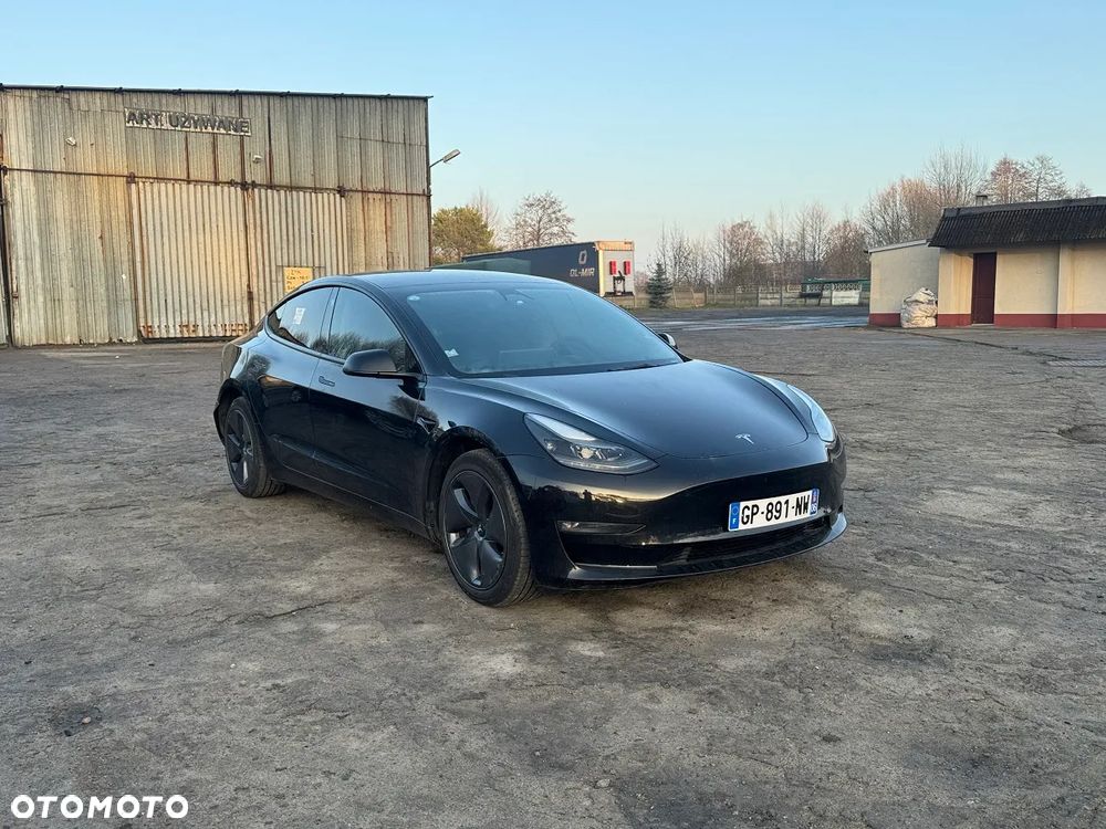 Tesla Model 3 - 3
