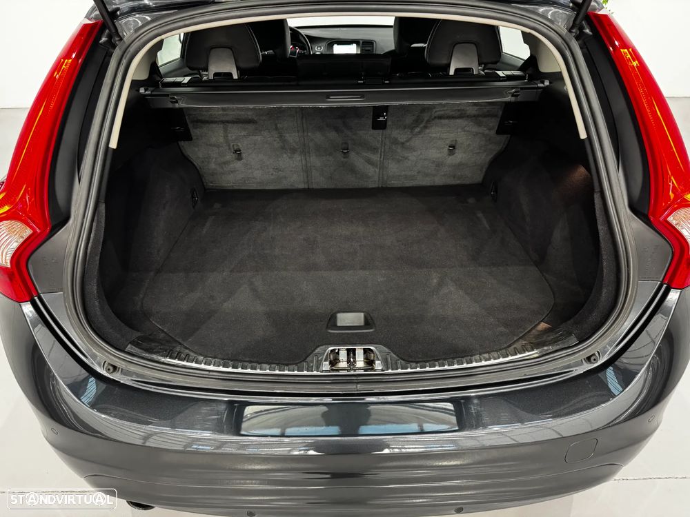 Volvo V60 2.0 D3 Momentum - 28