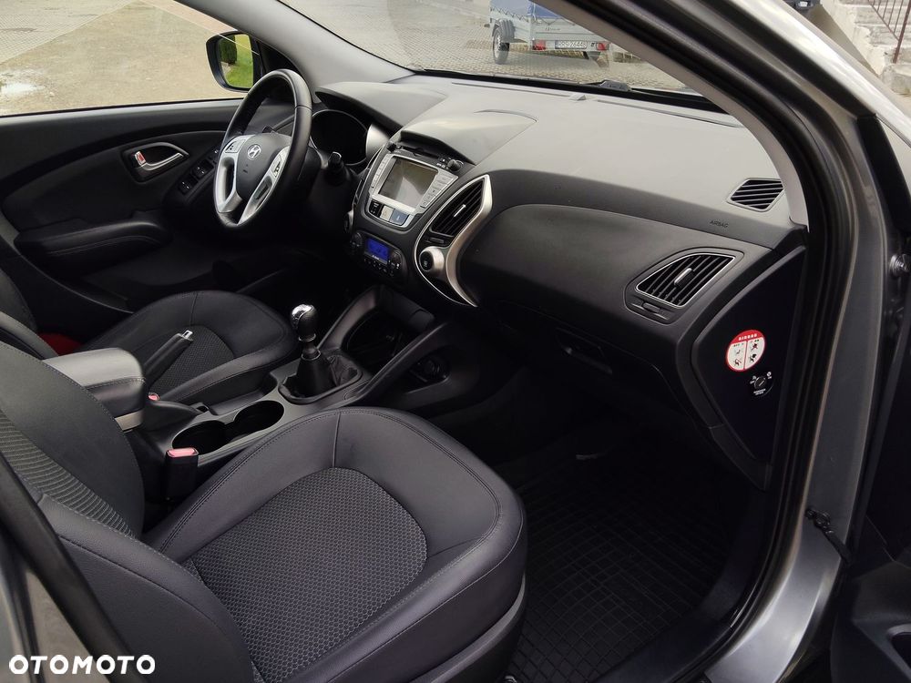 Hyundai ix35 1.7 CRDi 2WD blue Finale Gold - 34