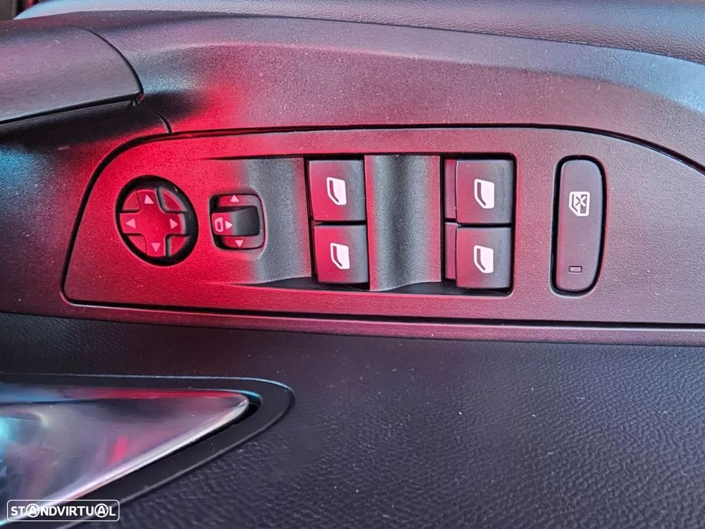 Peugeot e-2008 50 kWh Allure Pack - 6