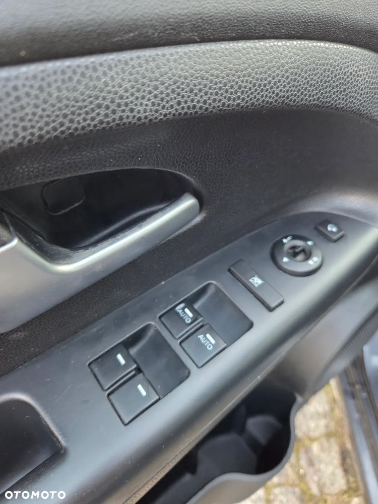 Kia Venga 1.6 CVVT Titanium Collection - 19