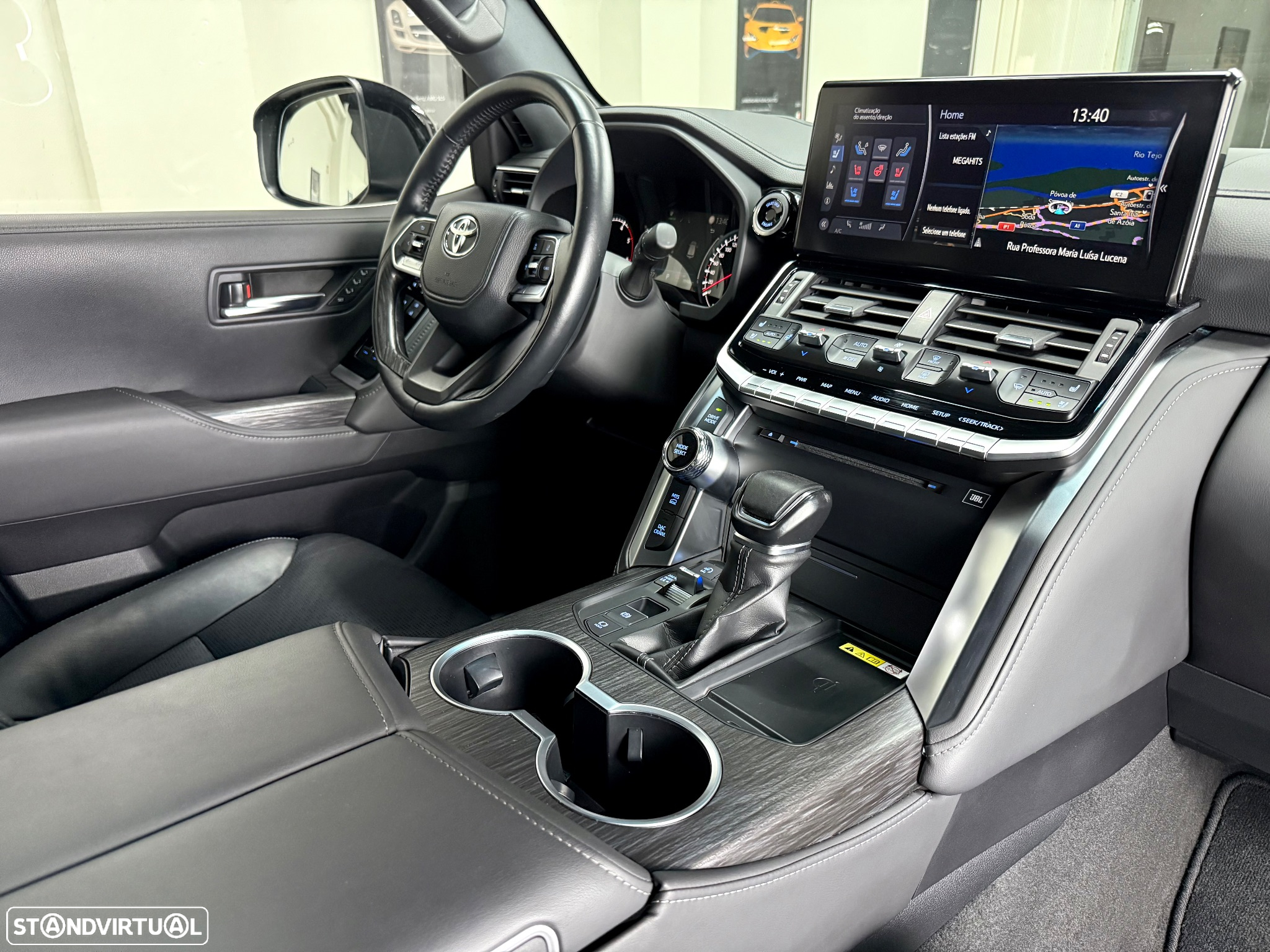 Toyota Land Cruiser - 33