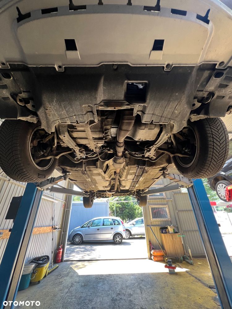 Honda Accord 2.0 ES - 32