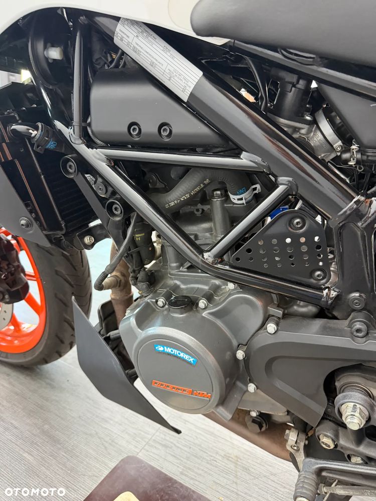 KTM Duke 125 - 21