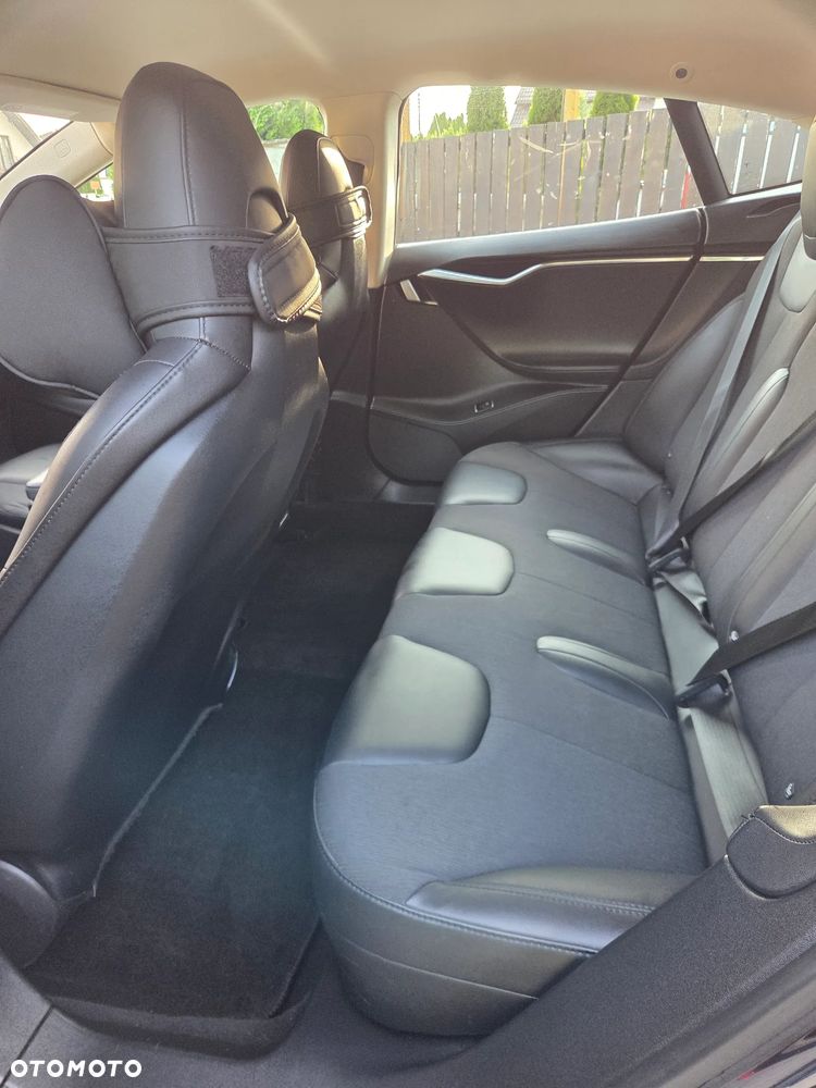 Tesla Model S 85 D - 27