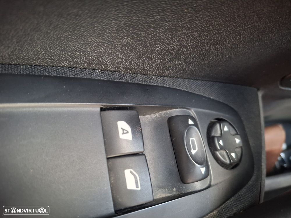 Peugeot 208 1.2 VTi SE Style - 10