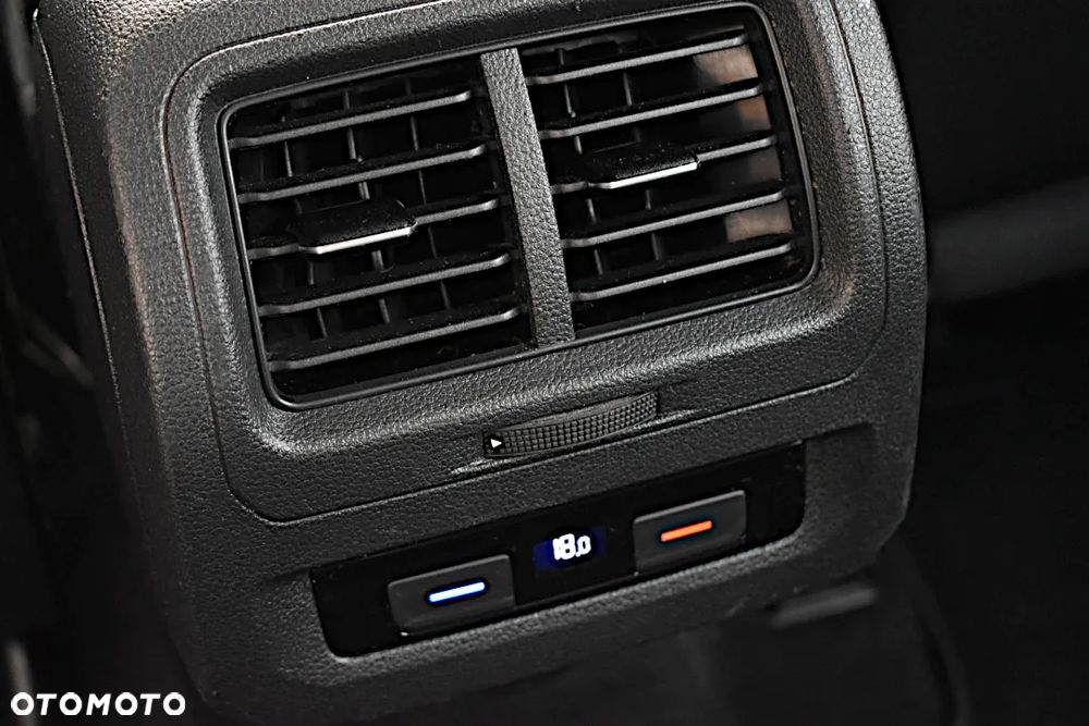 Volkswagen Touran 1.6 TDI BMT Comfortline - 26