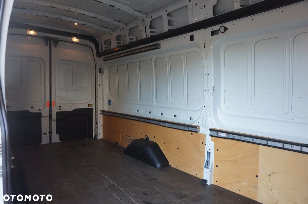 Ford Transit - 11