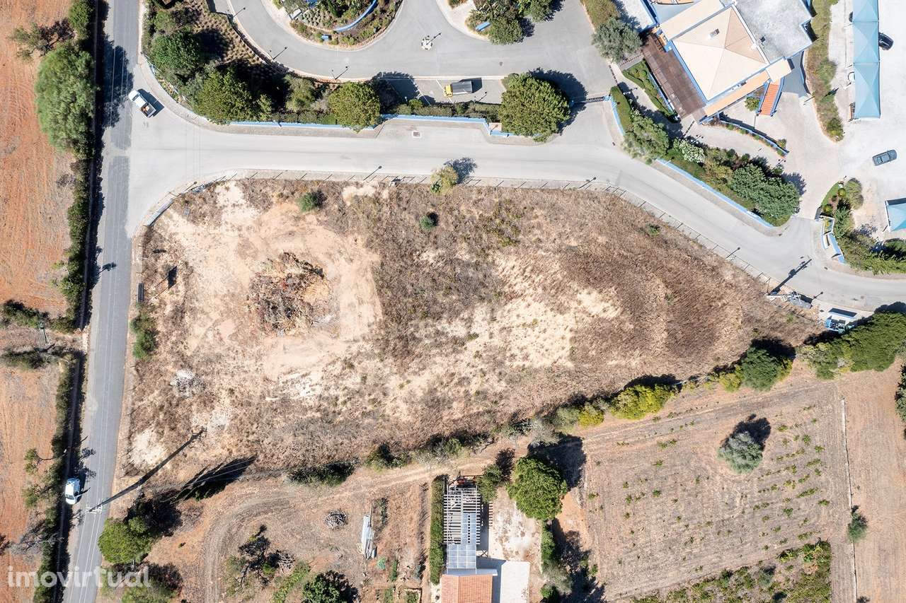 TERRENO URBANO PARA CONSTRUÇÃO COMERCIAL, PERTO DE LAGOS - Grande imagem: 2/10