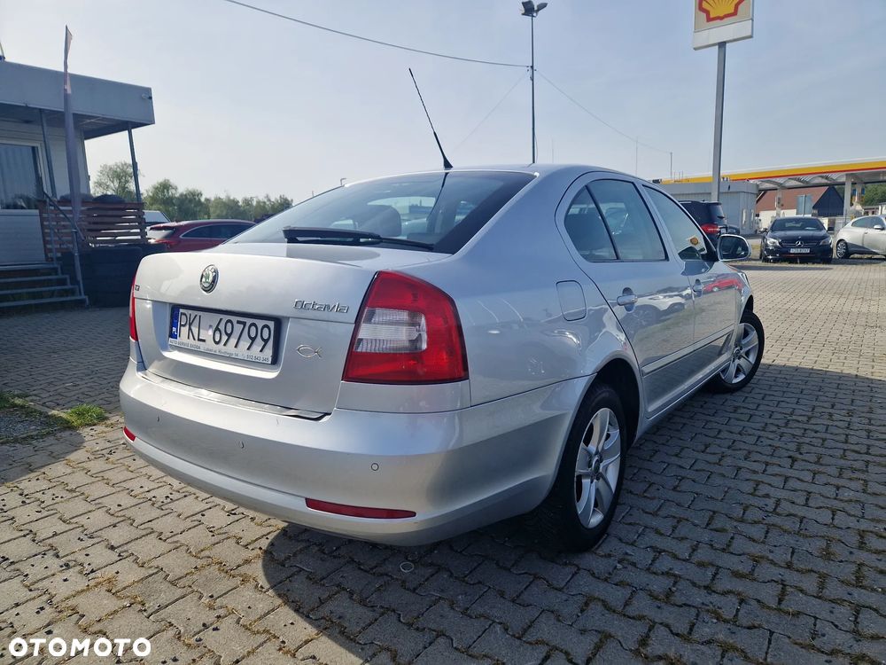 Skoda Octavia 2.0 TSI DSG RS - 2