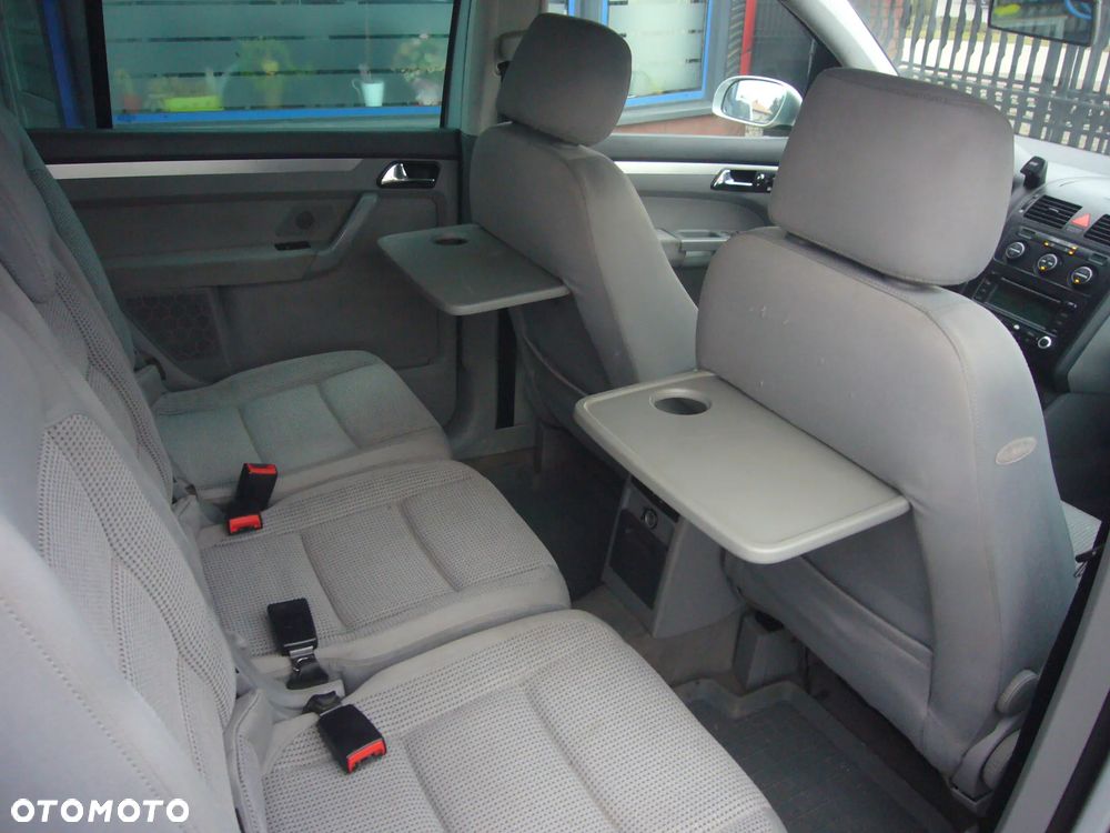 Volkswagen Touran 2.0 TDI DPF Highline - 16