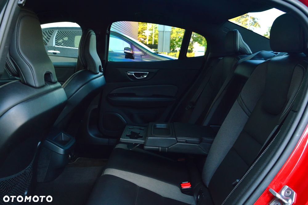 Volvo S60 T4 R-Design - 16