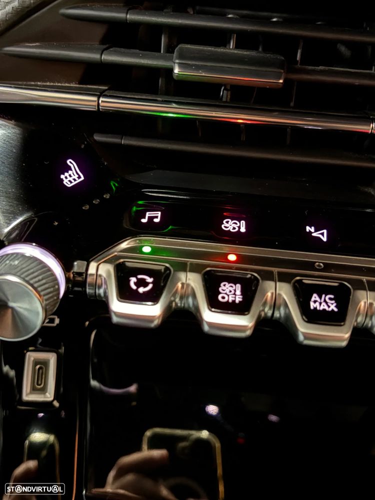 Peugeot e-208 GT - 24