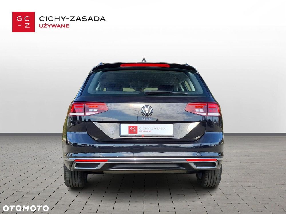 Volkswagen Passat - 4