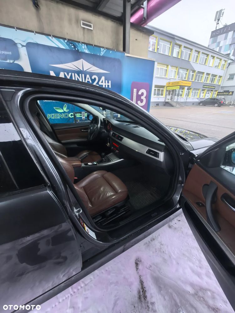 BMW Seria 3 318d - 15