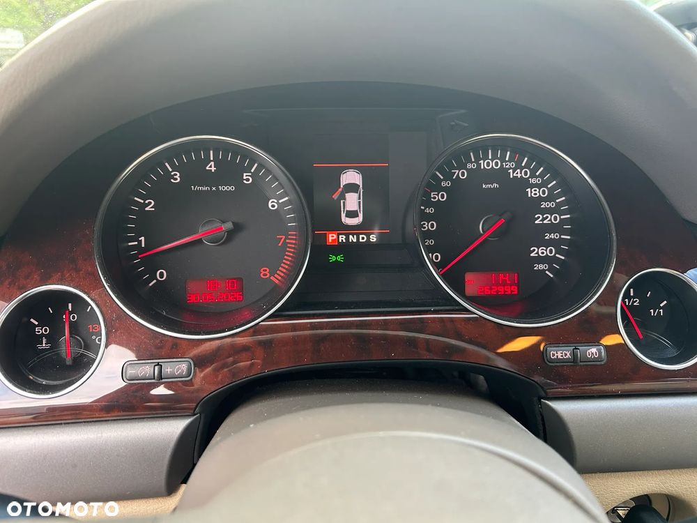 Audi A8 4.2 Quattro - 5