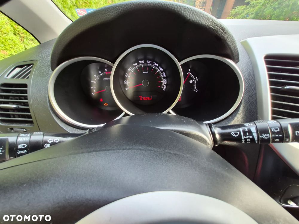 Kia Venga - 10