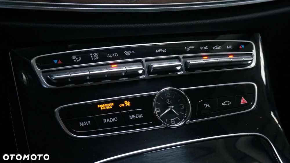 Mercedes-Benz Klasa E 220 d 9G-TRONIC - 24