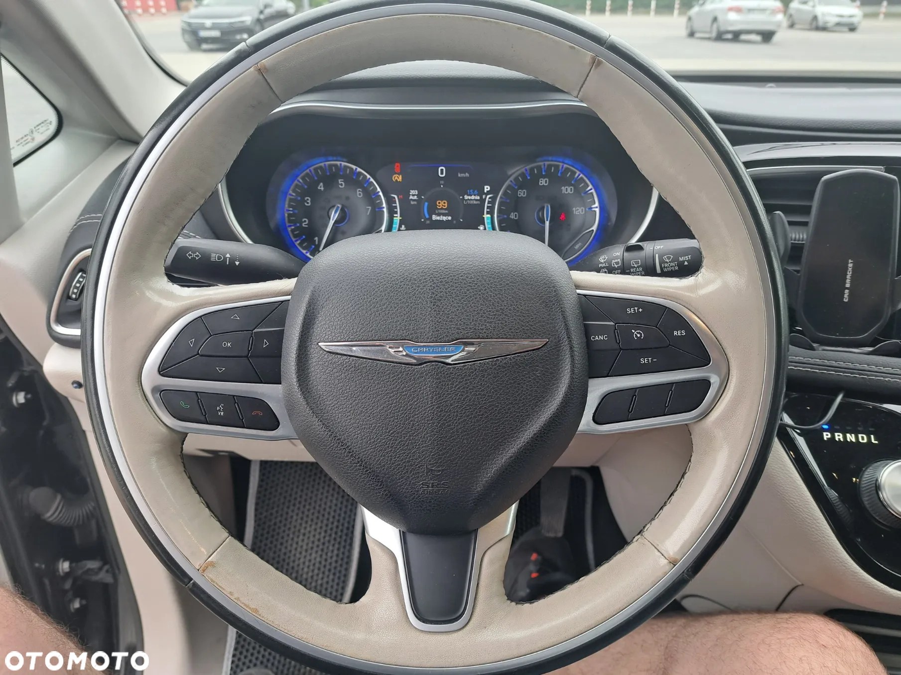 Chrysler Pacifica - 17