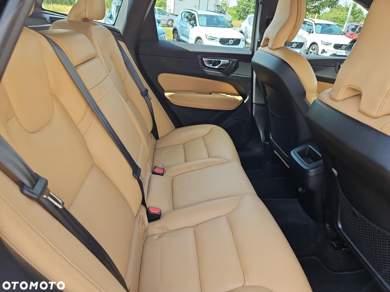 Volvo XC 60 B4 D AWD Momentum Pro - 12