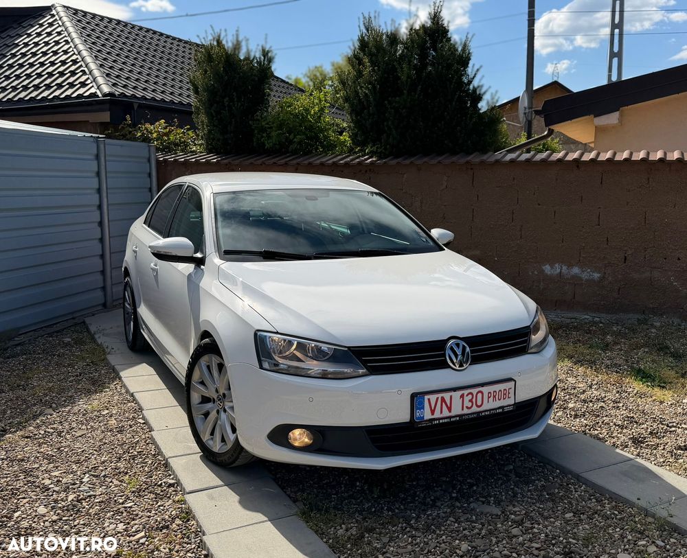 Volkswagen Jetta 2.0 TDI Highline - 2