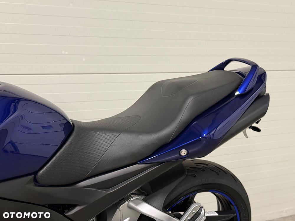 Suzuki GSR - 35