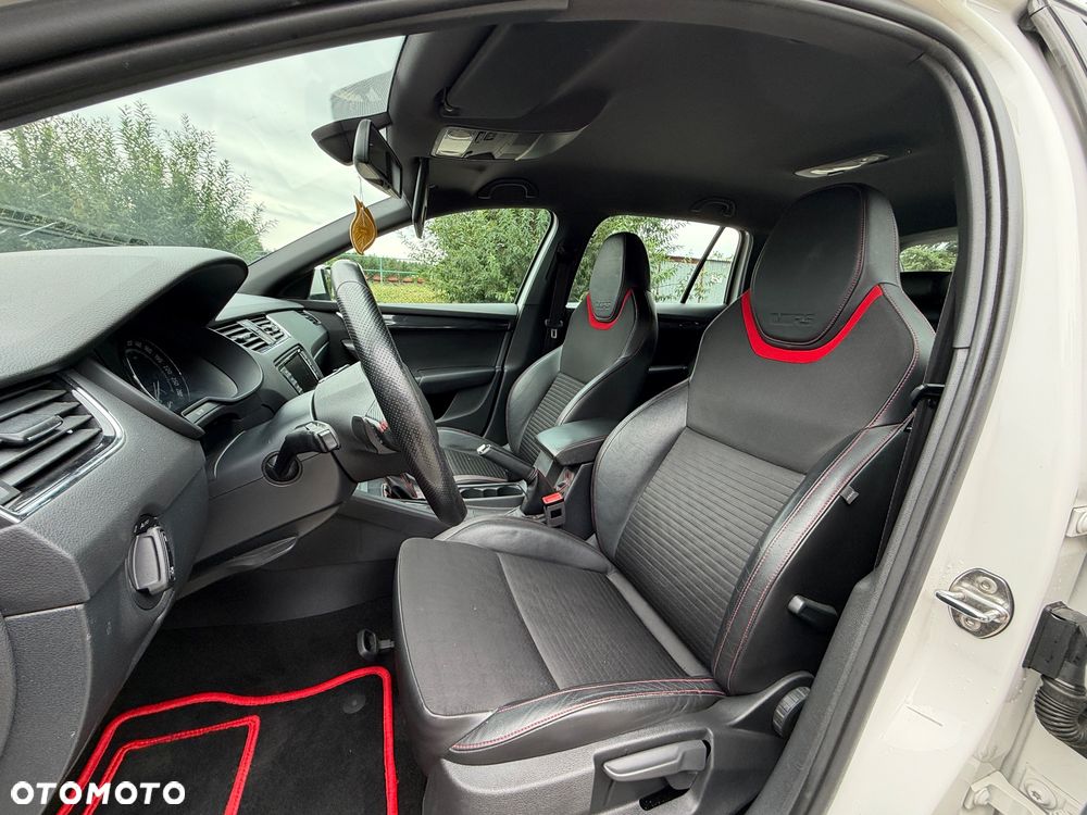 Skoda Octavia 2.0 TDI DSG RS - 9