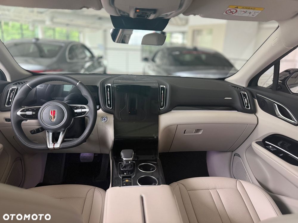 Hongqi HS3 - 10