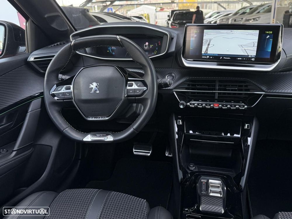 Peugeot e-208 GT - 39