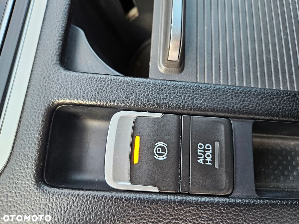 Volkswagen Passat 2.0 TDI SCR DSG Comfortline - 9