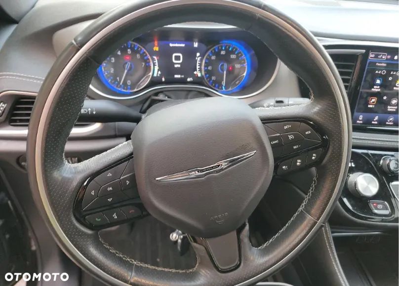 Chrysler Pacifica - 8