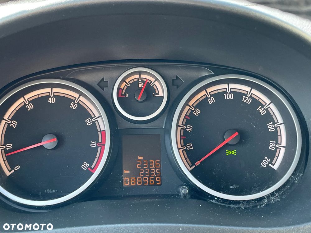 Opel Corsa 1.4 16V Innovation - 8