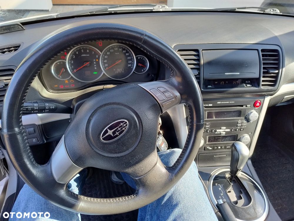 Subaru Outback 2.5i AT - 18