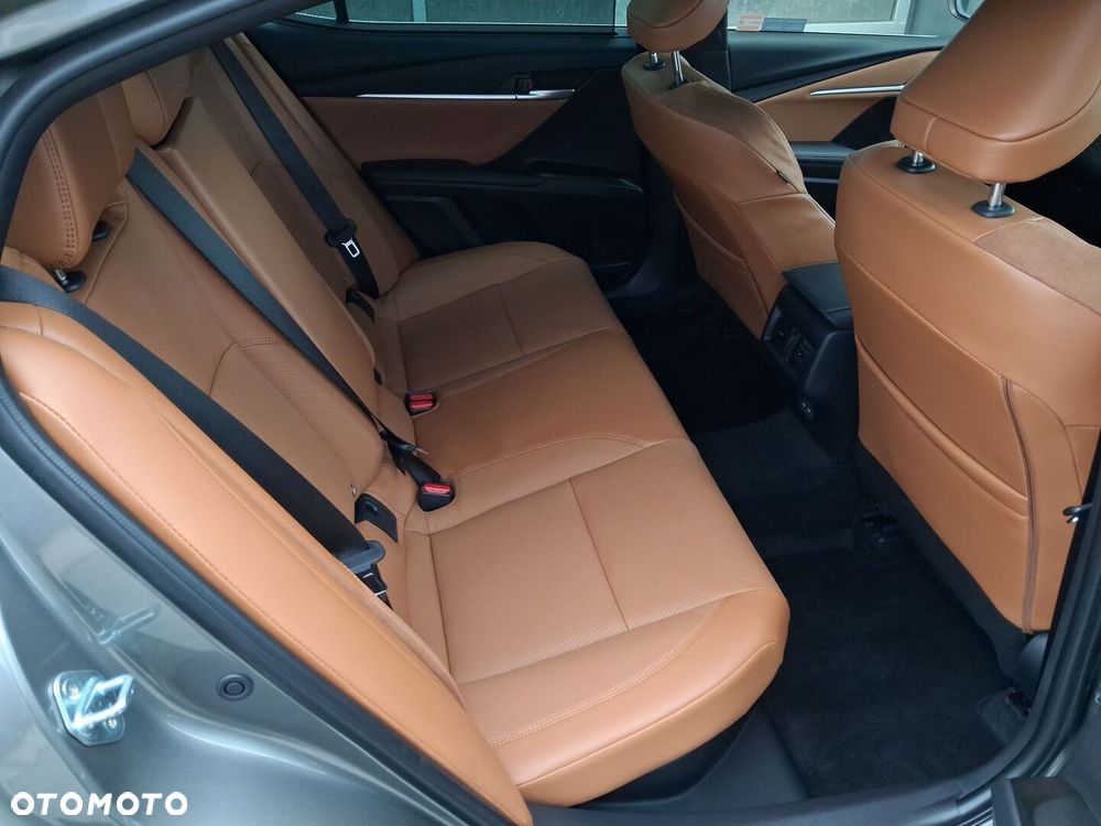 Toyota Camry - 14