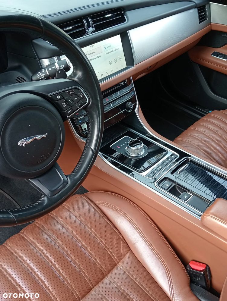 Jaguar XF 20d Portfolio - 5