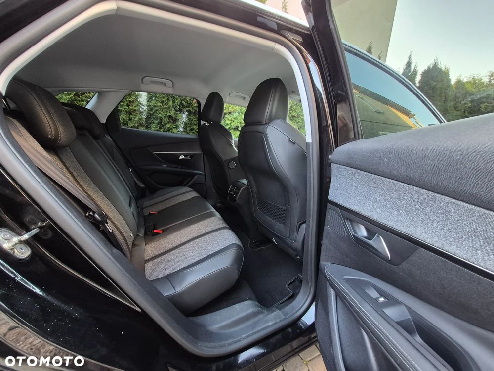 Peugeot 3008 1.6 PureTech GPF Allure S&S EAT8 - 18