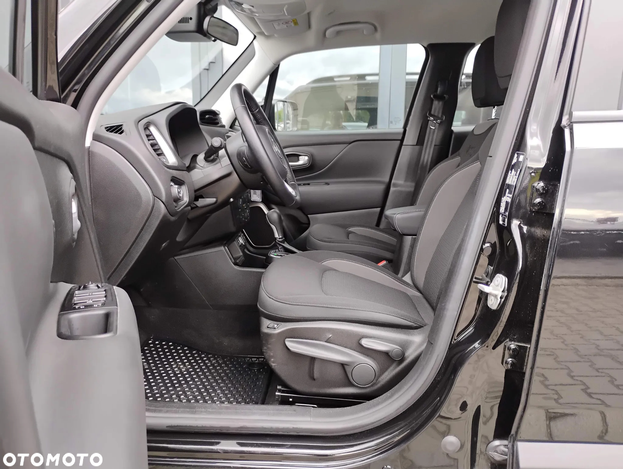 Jeep Renegade 1.5 T4 mHEV Limited FWD S&S DCT - 11