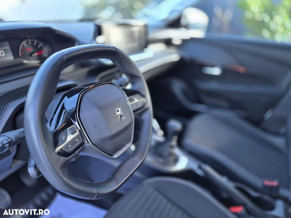 Peugeot 208 - 13