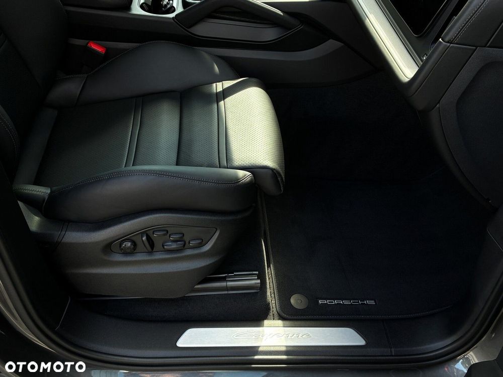 Porsche Cayenne - 40