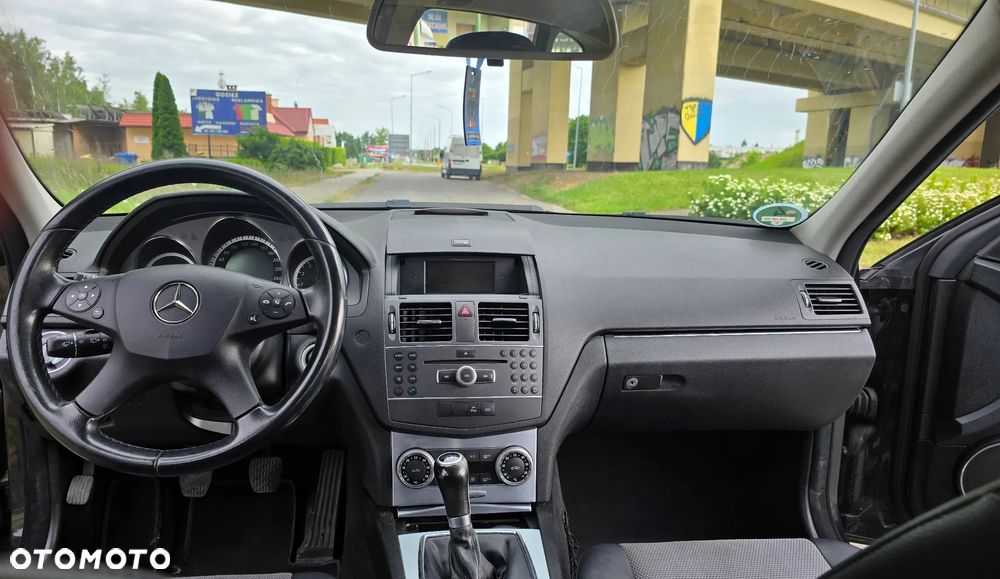 Mercedes-Benz Klasa C 180 CGI BlueEFFICIENCY Avantgarde - 40