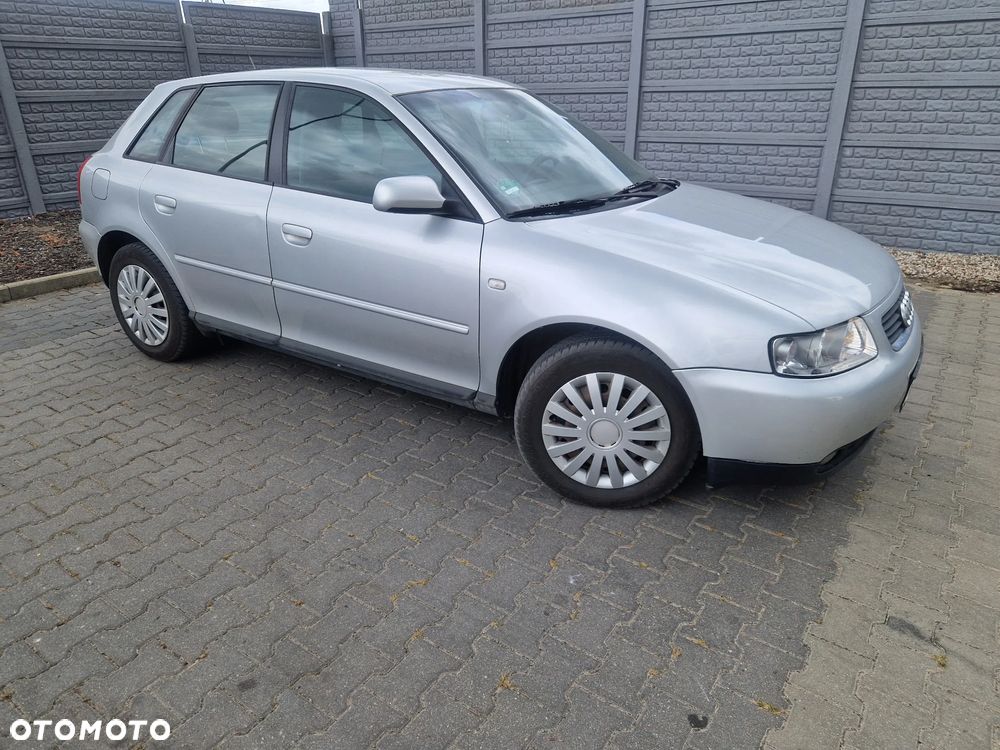 Audi A3 Sportback 1.6 Ambiente - 4