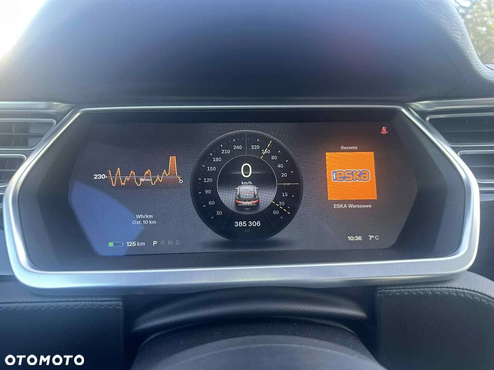 Tesla Model S 85 D - 8
