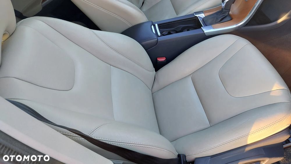 Volvo XC 60 T5 Momentum - 8