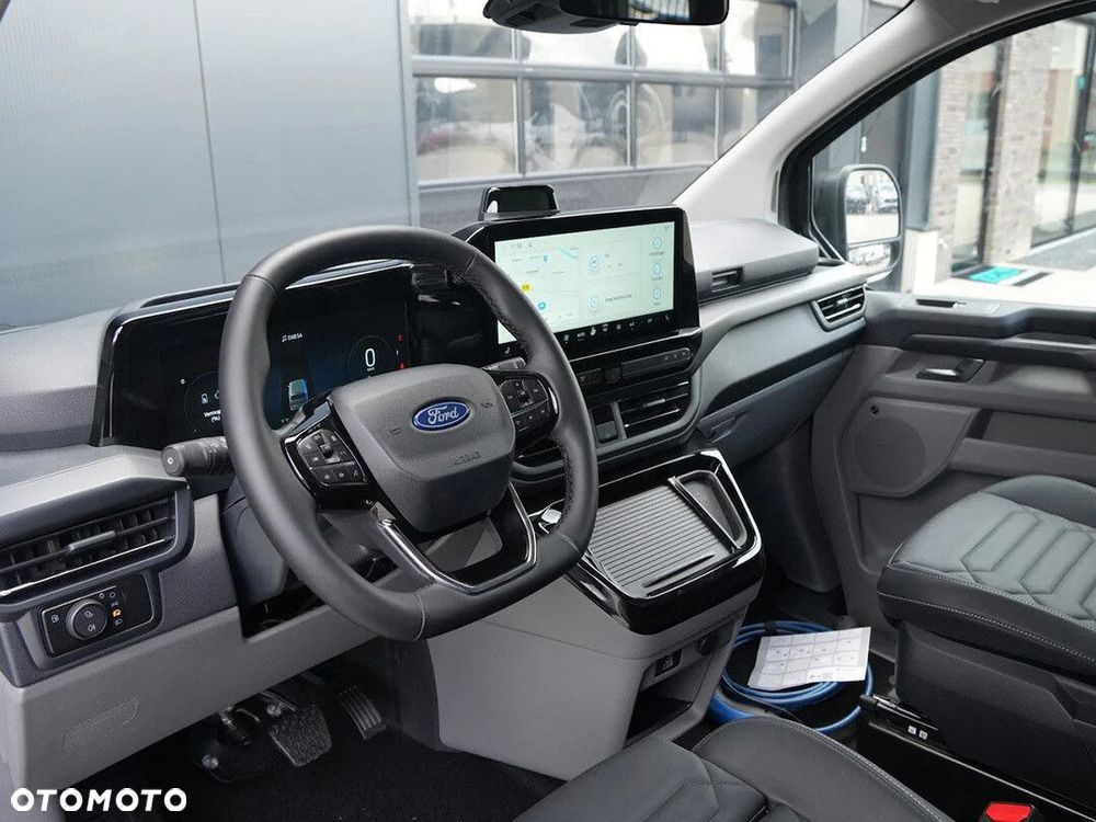Ford Tourneo Custom - 12