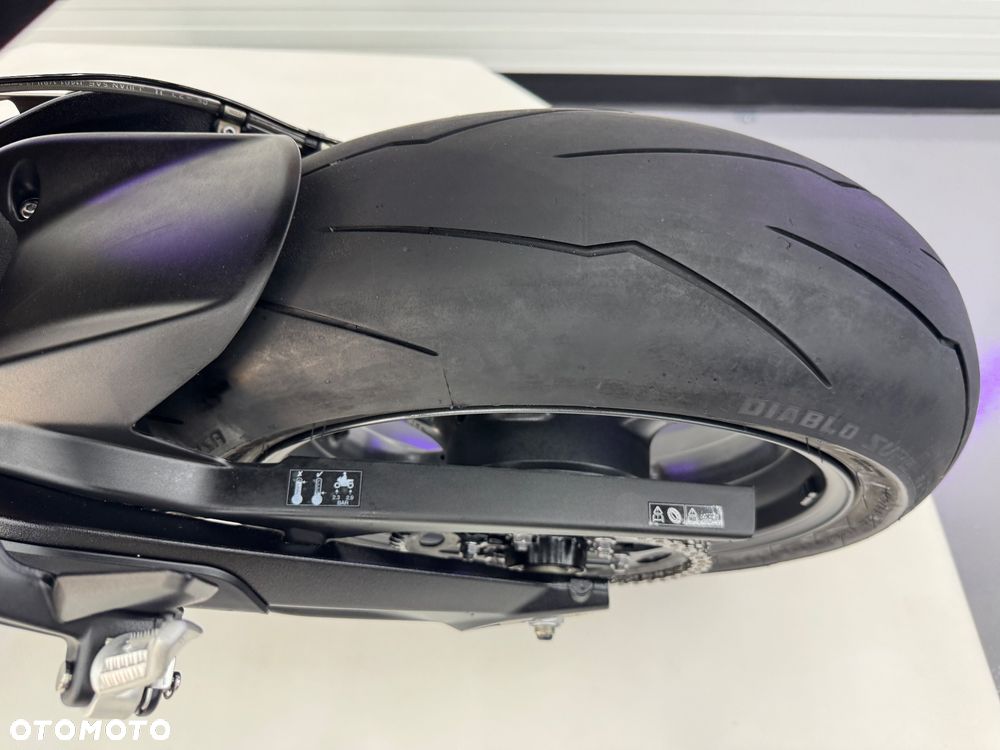 Triumph Street Triple - 33