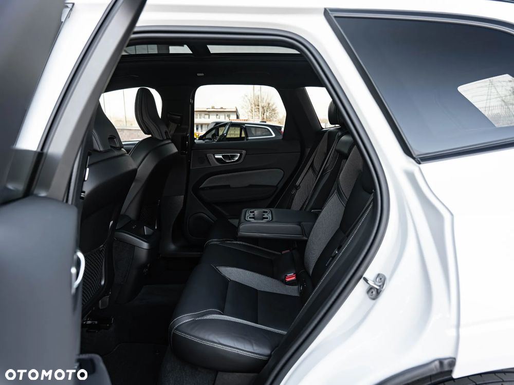 Volvo XC 60 B5 B AWD Plus Dark - 27