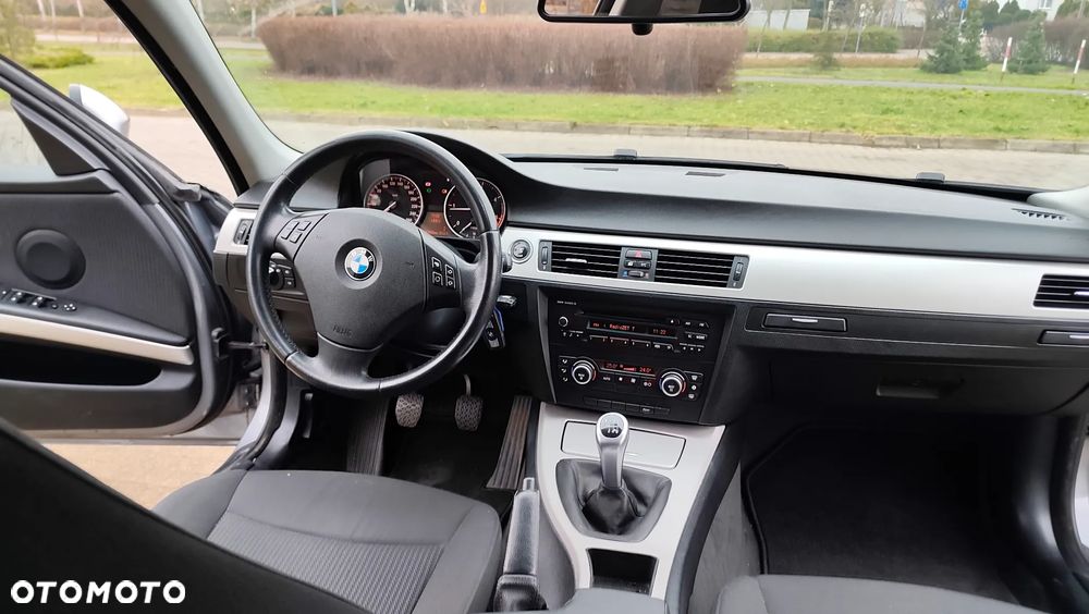 BMW Seria 3 318d DPF Edition Sport - 9
