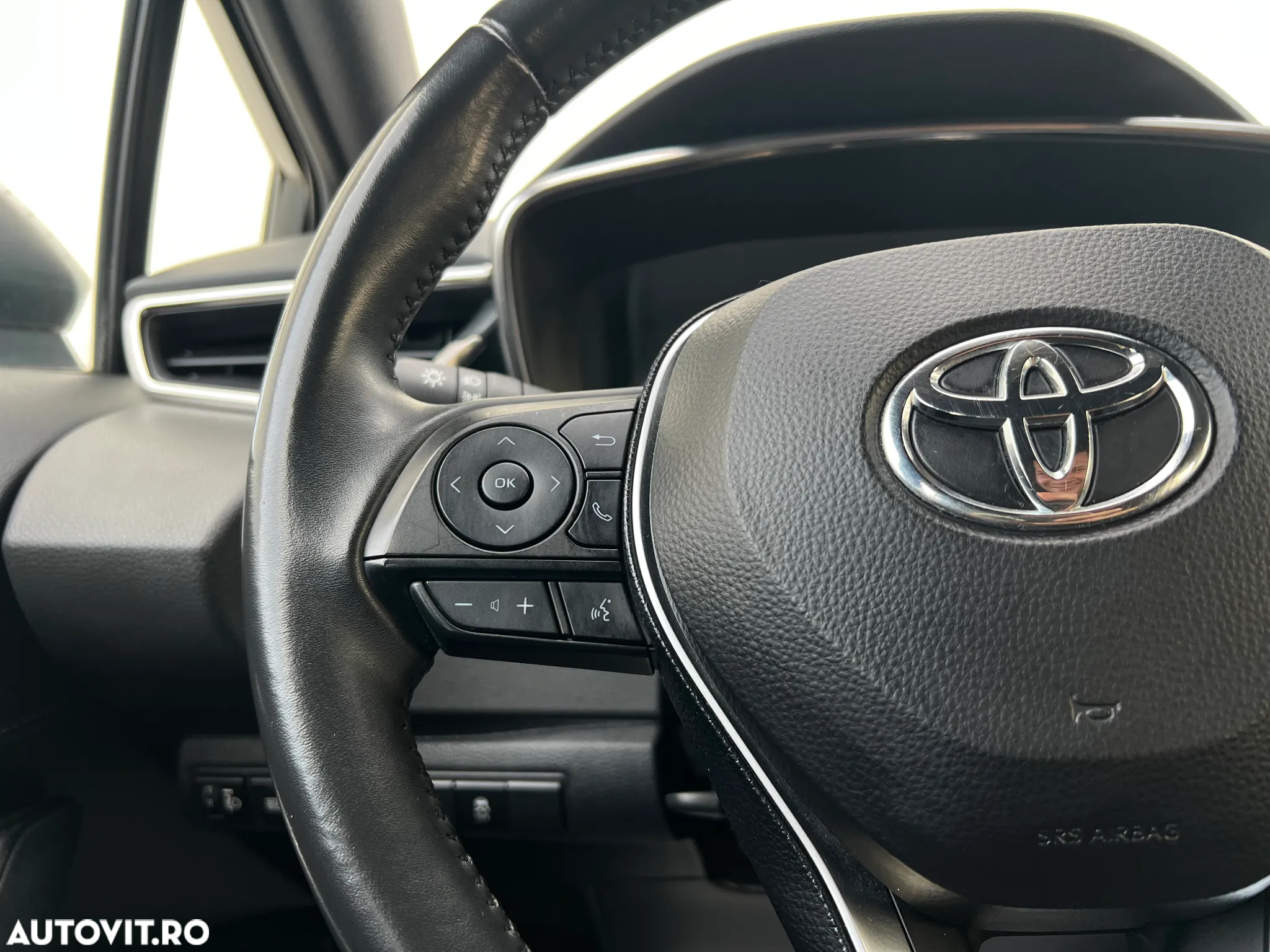 Toyota Corolla 1.8 HSD Active - 13